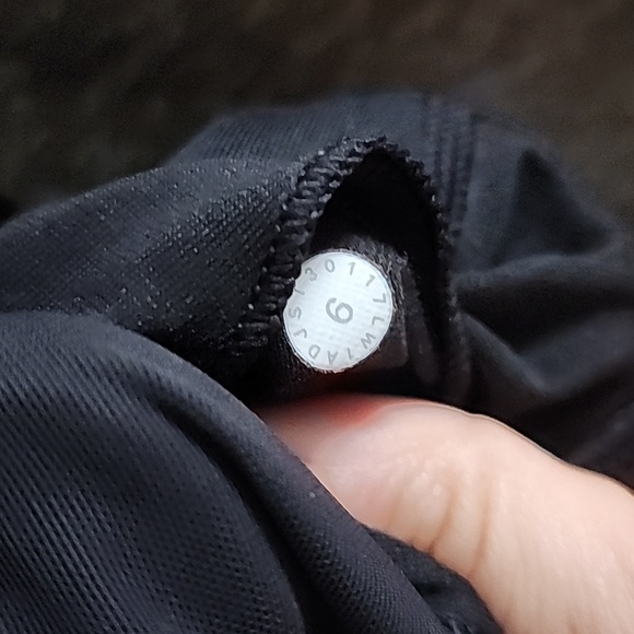 Lululemon Pushing Limits Tank Top Built-In Bra 2-in-1 Mesh Luxtreme Black 8 - Picture 4 of 4